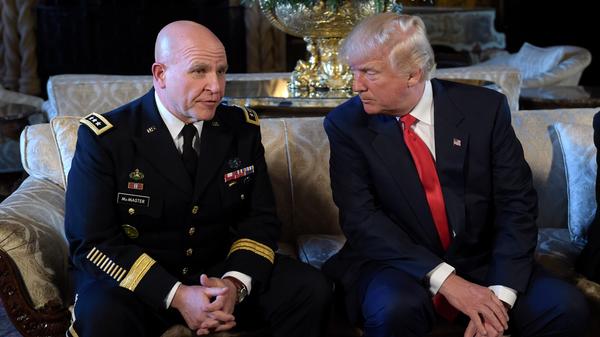 Nach dem Rücktritt von Michael Flynn hat US-Präsident Donald Trump den Generalleutnant Herbert Raymond McMaster zum neuen Nationalen Sicherheitsberater ernannt. McMaster gilt als einer der führenden Intellektuellen innerhalb des Militärs. Er ist Autor eines Standardwerkes über die politischen Fehler und Gründe im Zusammenhang mit der Niederlage der USA im Vietnamkrieg.