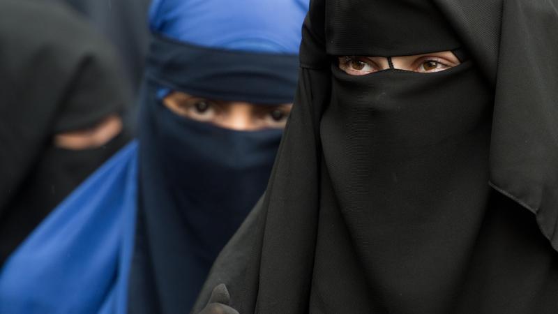 Bayern: Staatsregierung bringt Burka-Verbot auf den Weg