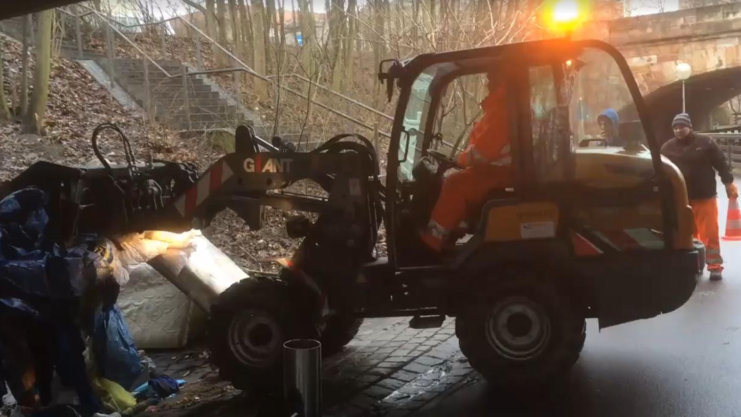 Video: Sör räumt Obdachlosen-Bleibe an Wöhrder Wiese