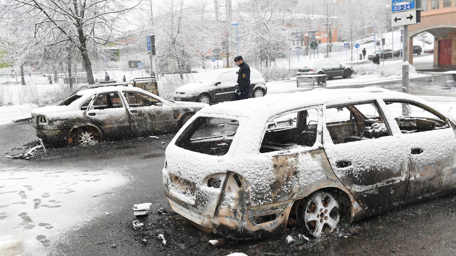 Krawalle in Schweden: Autos brannten, Läden geplündert