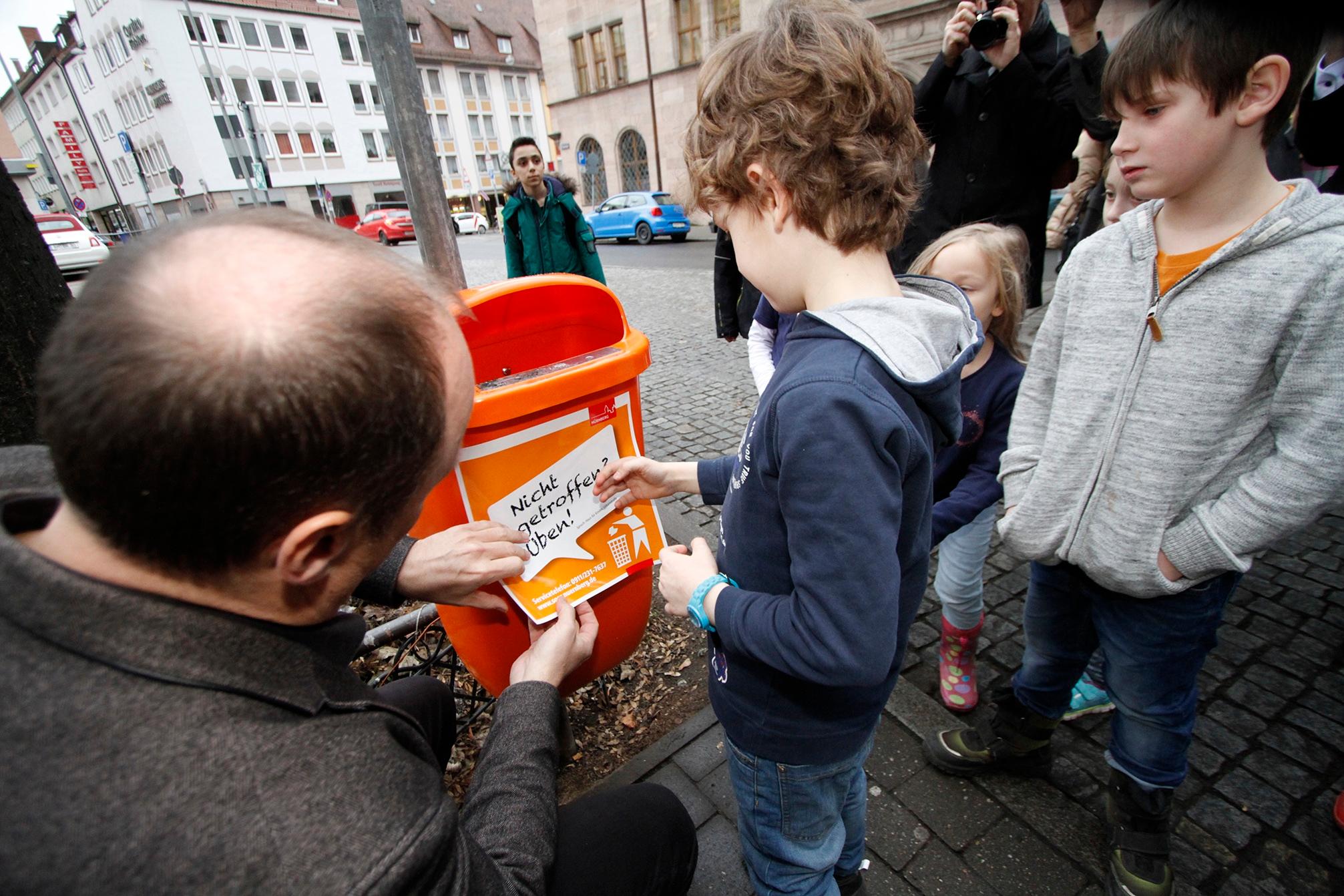 Diese lustigen Sprüche sind jetzt auf Nürnbergs Mülltonnen