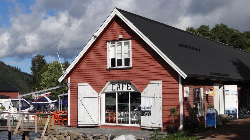 Schönster norwegischer Landhausstil: Ein Cafe auf der Insel Oscarsborg bei Oslo. Wer nach Skandinavien reist, kann eine Vielfalt entdecken, die sich oft erst auf den zweiten Blick erschließt. Gerade im norwegisch-schwedischen Grenzland ballen sich besonders viel Kultur und spekatkuläre Natur.