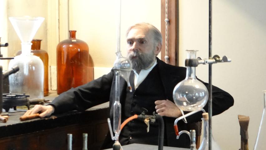 Im Nobel-Museum: Nicht erschrecken – dieser Alfred Nobel in seinem Laboratorium ist aus Wachs.