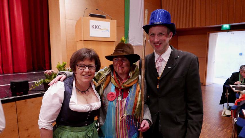 Über den Hauch "Weiberfasching", den Bürgermeister Bernhard Kisch in Begleitung mit einer "Bad Windsheimer Hexe" in den Saal brachte, freute sich Kreisbäuerin Renate Ixmeier.