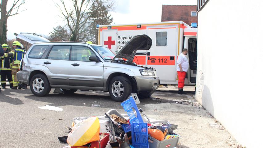 70-Jähriger rammt Garage in Oberasbach