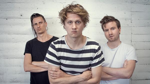 Als Vorband von den Toten Hosen machten sich Schmutzki bereits einen Namen. Die drei Stuttgarter Punk- und Indie-Rocker brachten auch schon das Southside-Festival zum Beben - und wollen auf dem Taubertal unbedingt nachlegen.