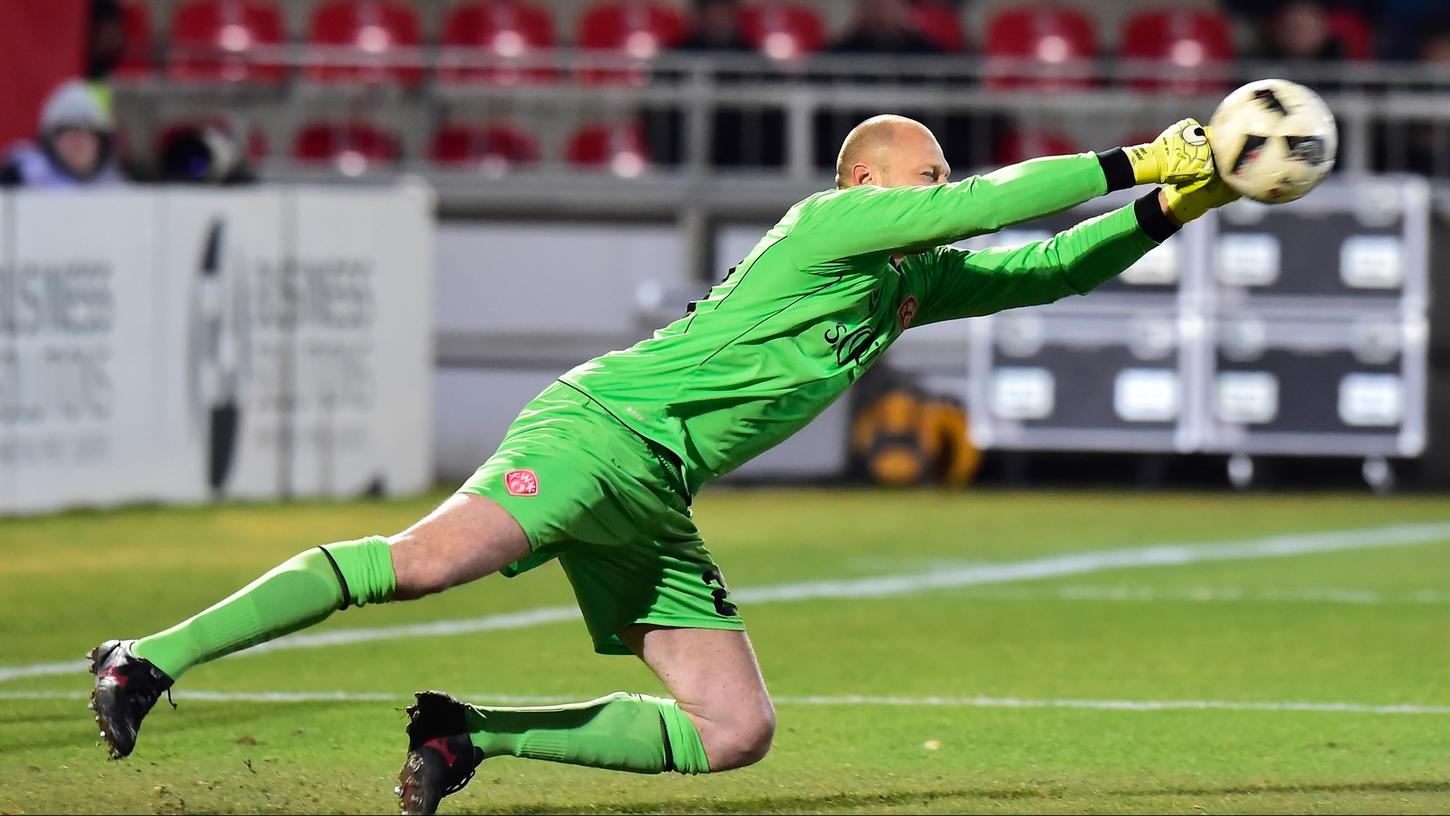 Entscheidende Wochen stehen an für die Kickers! Die Erfahrung von  Torwart-Oldie Robert Wulnikowski kann Aufsteiger Würzburg in den Duellen mit den direkten Konkurrenten gut gebrauchen.