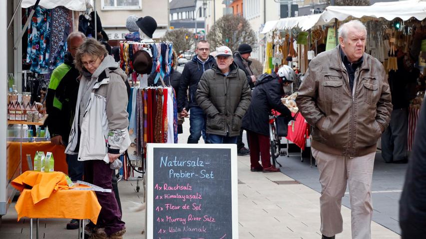 Flanieren auf neuem Pflaster: Faschingsmarkt in Höchstadt