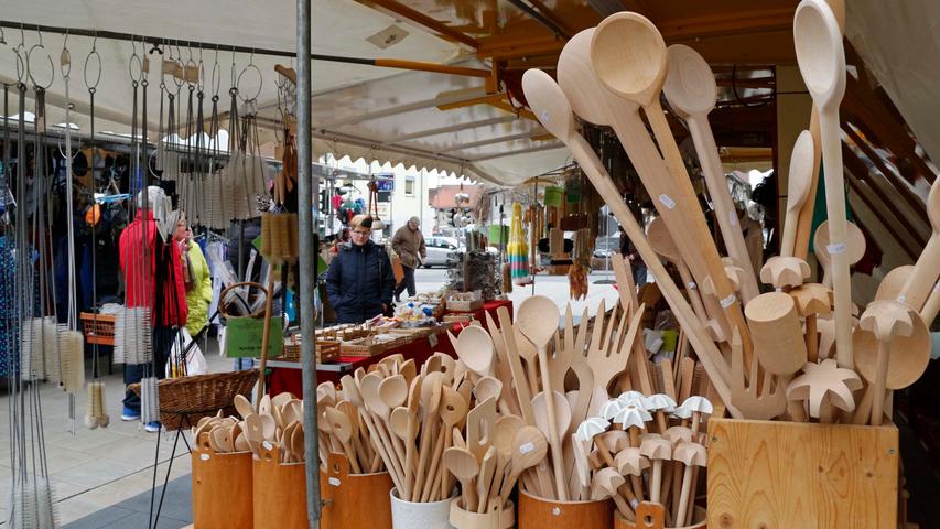 Flanieren auf neuem Pflaster: Faschingsmarkt in Höchstadt