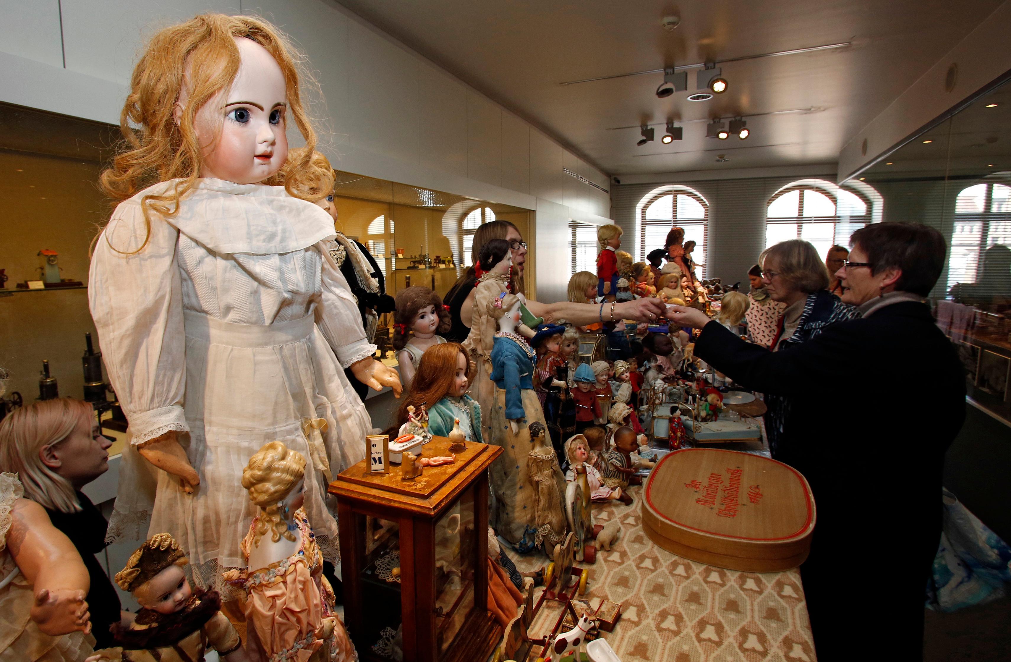 Alt, aber nicht ungeliebt: Antikpuppenbörse im Spielwarenmuseum