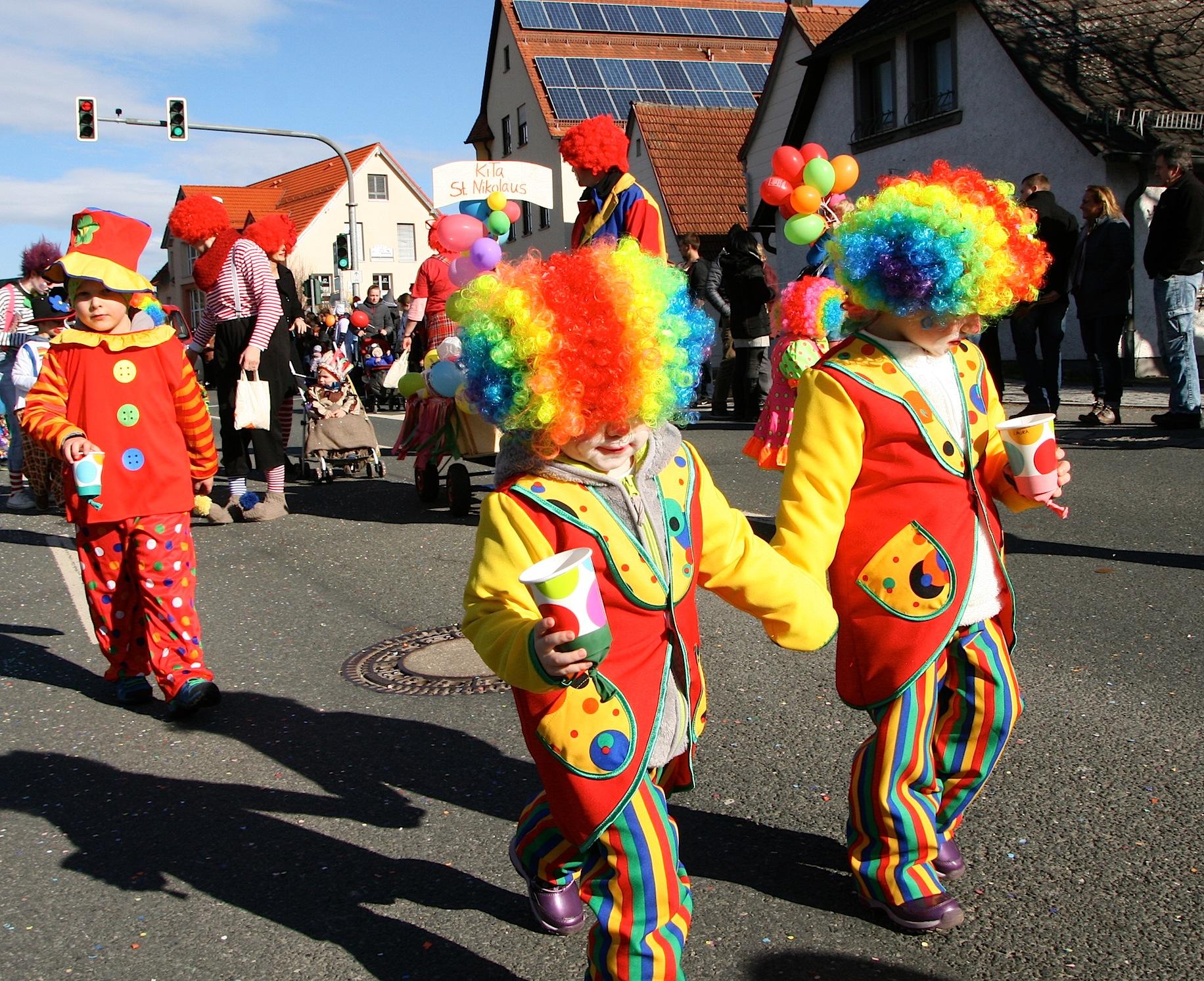 Wild Wild Fasching: Der Gaudiwurm Durch Ebermannstadt | Nordbayern