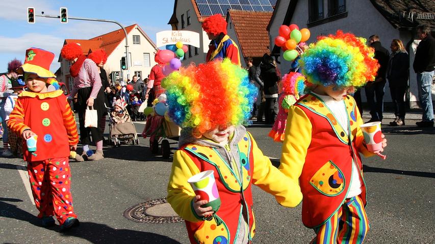 Wild Wild Fasching: Der Gaudiwurm durch Ebermannstadt