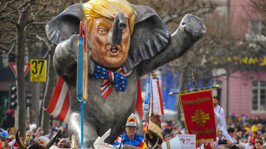 Rosenmontag am Rhein: Die Narren nehmen Trump aufs Korn