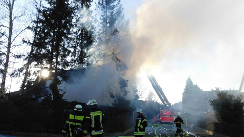 Feuerwehreinsatz in Wachendorf: Holzlege brennt ab