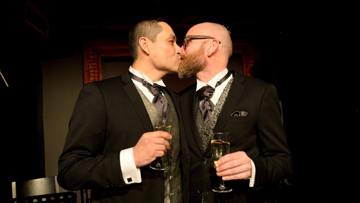 Homosexuelle Paare in Finnland können jetzt heiraten 