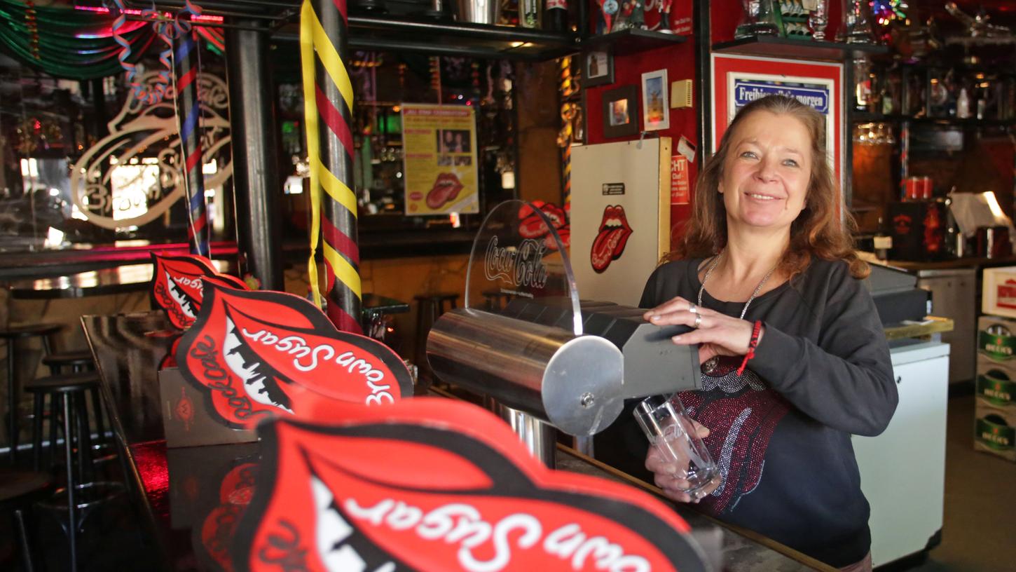 Barbara Ruland eröffnete vor 30 Jahren ihr Rockcafé "Brown Sugar" in Nürnberg und ist froh, sich immer treu geblieben zu sein. Barbara Ruland eröffnete vor 30 Jahren ihr Rockcafé "Brown Sugar" in Nürnberg und ist froh, sich immer treu geblieben zu sein.