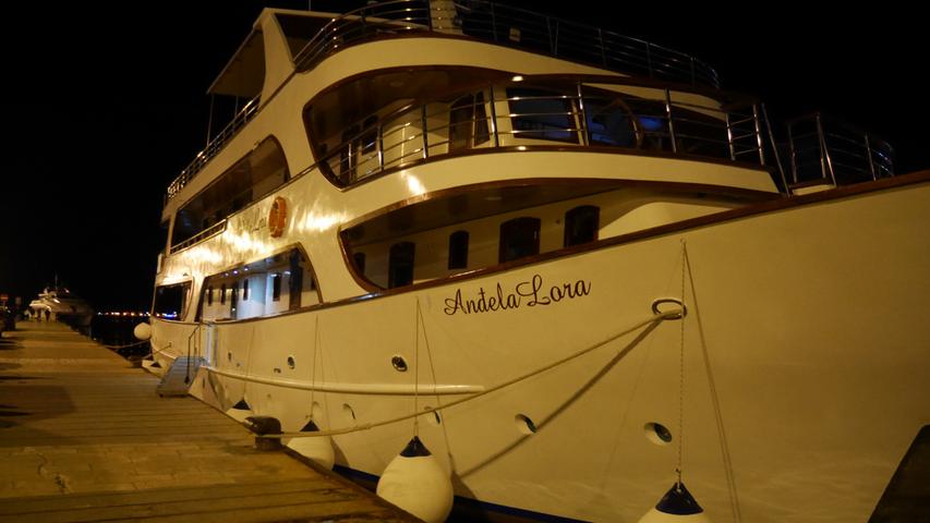 Nachtruhe in Zadar: Die Andela Lora liegt jeden Abend an einem anderen Hafen vor Anker.