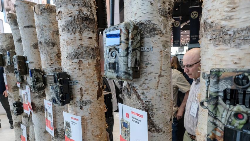 Überwachungskameras für Wald und Flur gehören ebenfalls zum IWA-Angebot. Den Hightech-Modellen entgeht praktisch nix.