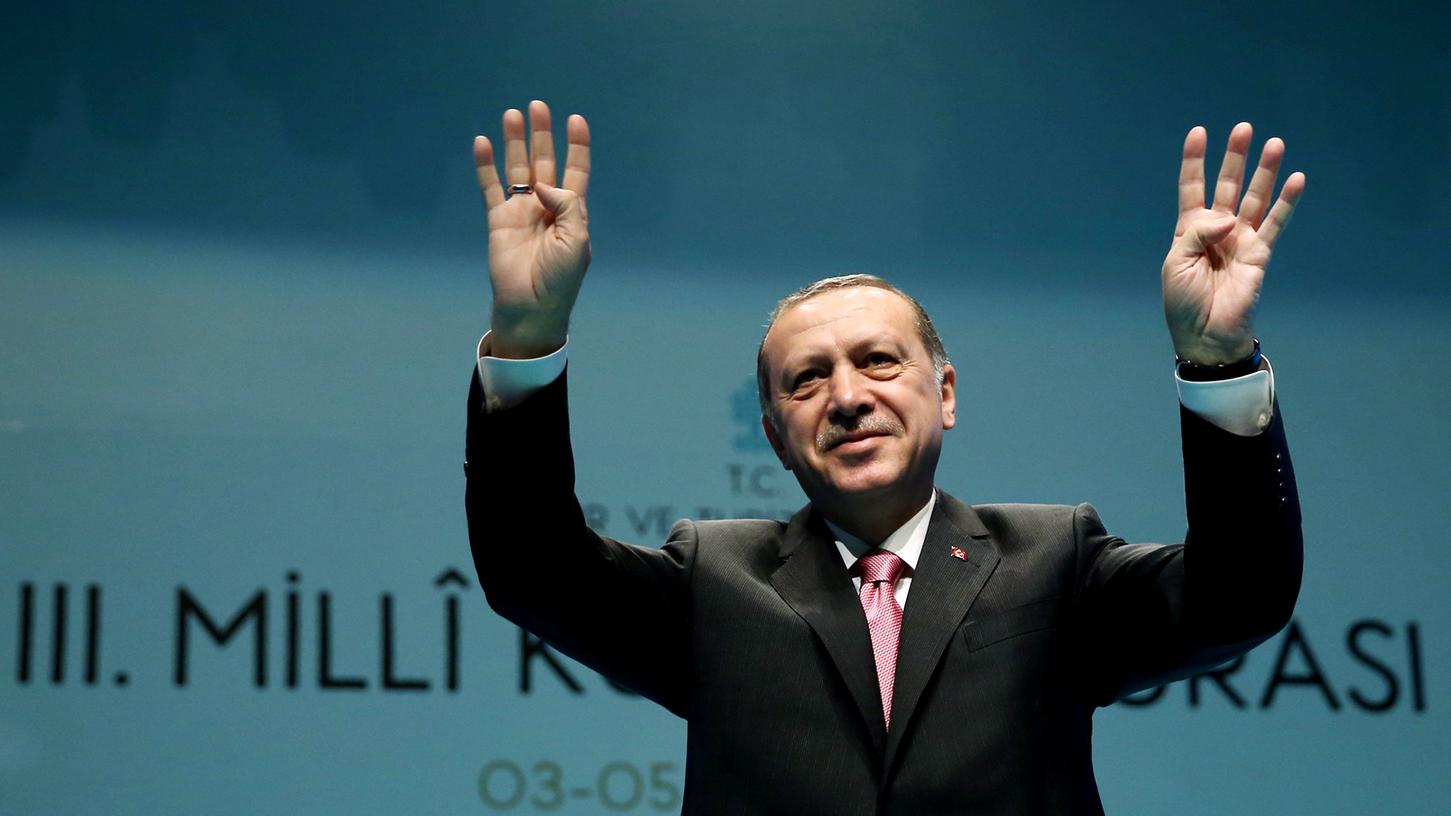 Der Kampf um das umstrittene Referendum in der Türkei geht in die entscheidende Phase - und Präsident Erdogan wird wieder lauter.