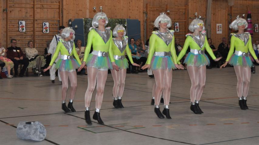 Fliegende Röcke und stampfende Füße: Square Dance in Neunkirchen 