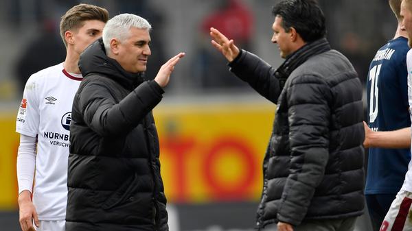 In Heidenheim zeigte Nürnbergs Lieblingsverein schließlich, dass er eigentlich ja doch etwas drauf hat. Schwartz machte aus der (Personal-)Not eine Tugend und setzte auf der Ostalb auf ein enorm jugendliches Team. Die Club-Bubis dankten es ihm mit dem ersten Nürnberger Pflichtspielsieg des noch jungen Fußballjahres. Sicher, es mangelte dem FCN beim 3:2 über gewisse Strecken an Stabilität. Da Abdelhamid Sabiri aber zweimal und Patrick Kammerbauer einmal traf, durften sich Andreas Bornemann - der rund einen Monat später die Trennung von Schwartz bekanntgab - und der Da-noch-Club-Coach einmal wieder freuen.