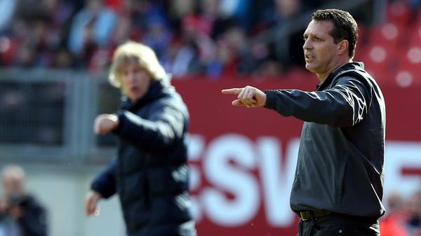 Gegen von Ex-Trainer Gertjan Verbeek trainierte Bochumer wollte der Schwartz-Club anschießend in Erfolgsspur zurück und dabei zugleich seine in dieser Saison eklatante Heimschwäche beheben. In einer niveauarmen Auseinandersetzung in Nürnberg behielt jedoch der VfL mit 1:0 die Oberhand. "Wie sagt man hier immer? Der Club is a Depp, aber ich moch ’nern. Der Trainer ist auch immer der Depp. Ob die zweite Hälfte auch auf mich zutrifft, das weiß ich nicht.", sollte Schwartz wenige Tage später sagen. Auf dem Programm...