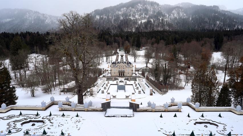 Doch auch in der kalten Jahreszeit ist Schloss Linderhof ein toller Anblick.