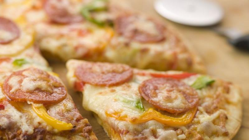 Bei Pizza und Hotdog überträgt das Kir Royal in Weiden (Fleischgasse 2) ab 19 Uhr den Super Bowl auf deutsch - und eventuell auch auf englisch.