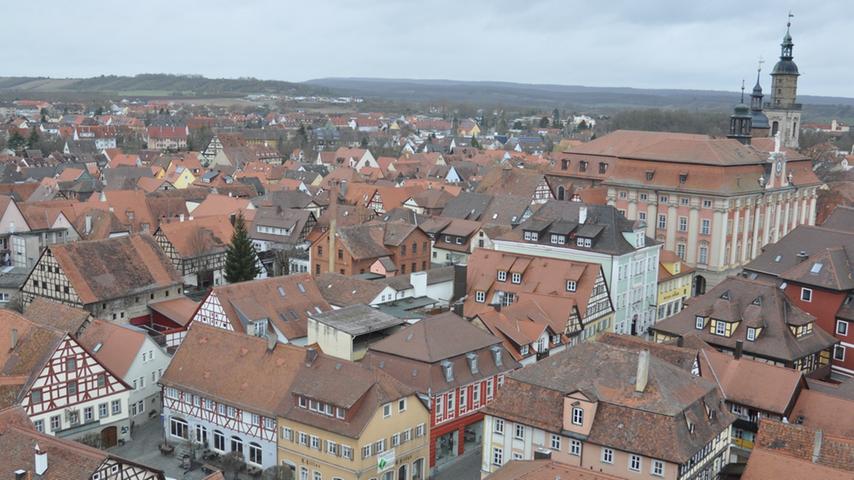Blick über die Bad Windsheimer Innenstadt mit dem Rathaus. Foto: Hans-Bernd Glanz