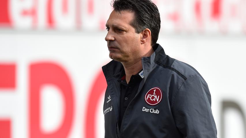 Ruhe kehrte beim Club nach Weiler aber nicht ein. Die Amtszeit von Alois Schwartz, der aus Sandhausen kam, begann turbulent - und endete mit einem verlorenen Frankenderby: Am 7. März 2017 trennte sich der Verein vom 49-Jährigen. Er verlässt den Club auf Rang elf, ohne Zugriff auf die vorderen Tabellenplätze und nach drei Niederlagen in Folge. Ohne eigenes Tor. Ruhe kehrte beim Club nach Weiler aber nicht ein. Die Amtszeit von Alois Schwartz, der aus Sandhausen kam, begann turbulent - und endete mit einem verlorenen Frankenderby: Am 7. März 2017 trennte sich der Verein vom 49-Jährigen. Er verlässt den Club auf Rang elf, ohne Zugriff auf die vorderen Tabellenplätze und nach drei Niederlagen in Folge. Ohne eigenes Tor.