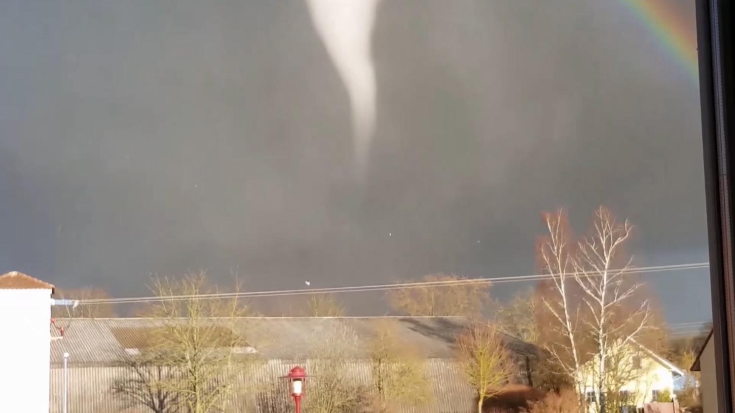 Videos: Hier zieht ein Tornado durch Unterfranken