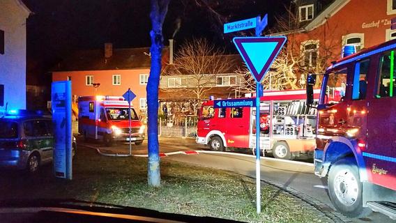 Die Feuerwehren aus Wettelsheim und Treuchtlingen löschten den Brand. Die Feuerwehren aus Wettelsheim und Treuchtlingen löschten den Brand.