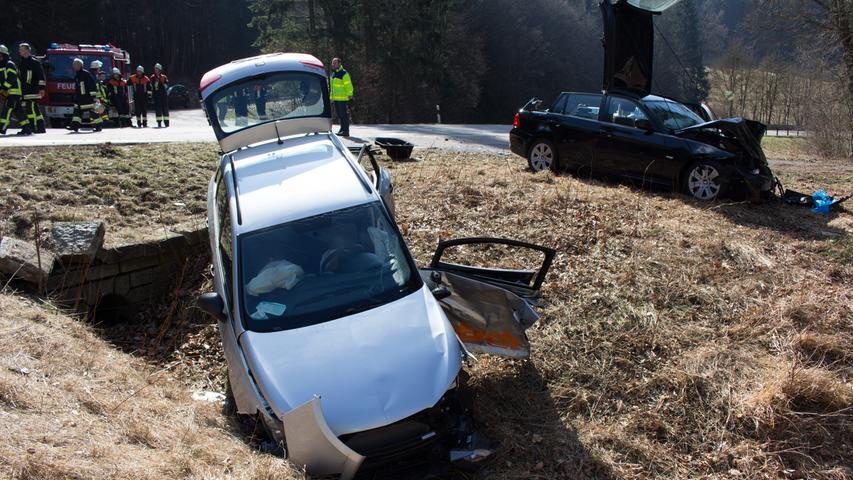 Vorfahrt missachtet: Seat fährt in BMW - Zwei Schwerverletzte 