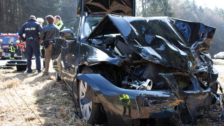 Vorfahrt missachtet: Seat fährt in BMW - Zwei Schwerverletzte 