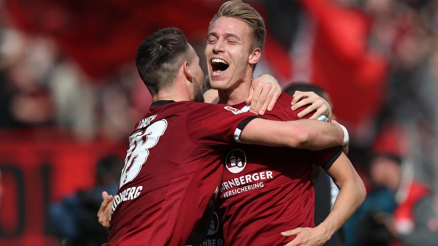 Freude beim Club! Nach wochenlanger Durststrecke holt der 1. FC Nürnberg gegen Arminia Bielefeld wieder einen Heim-Dreier. Dabei war die vergangene Woche alles andere als ruhig beim FCN.