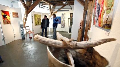 Rote Fahnen führen zur Kunst in Gostenhof Rote Fahnen führen zur Kunst in Gostenhof