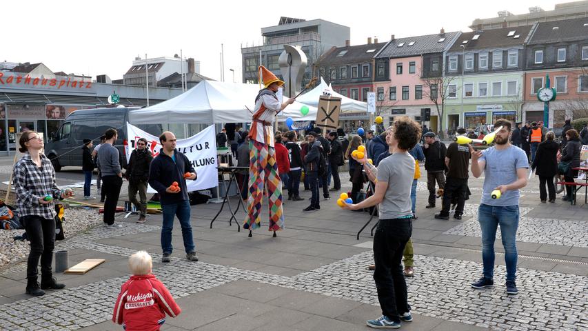 E-Werk-Mitarbeiter demonstrierten auf dem Rathausplatz für bessere Löhne