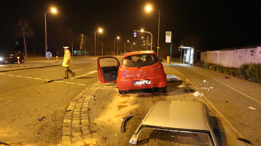 Schwerer Unfall auf Weißenburger Straße: Vier Verletzte
