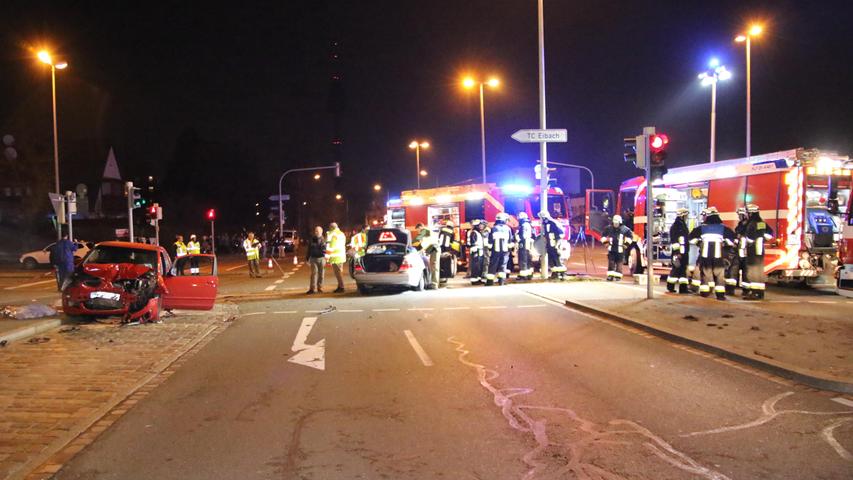 Schwerer Unfall auf Weißenburger Straße: Vier Verletzte