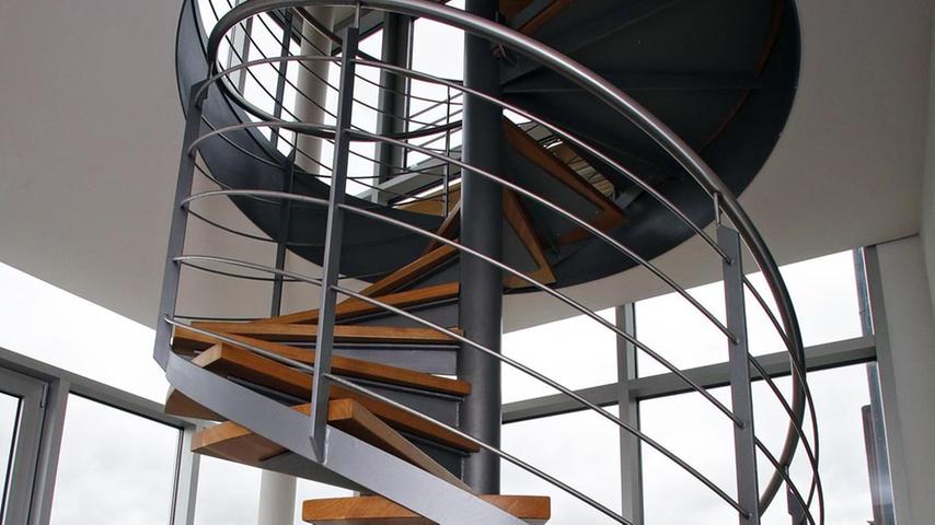 Im neuen Anbau verbindet eine Wendeltreppe zwei Etagen.