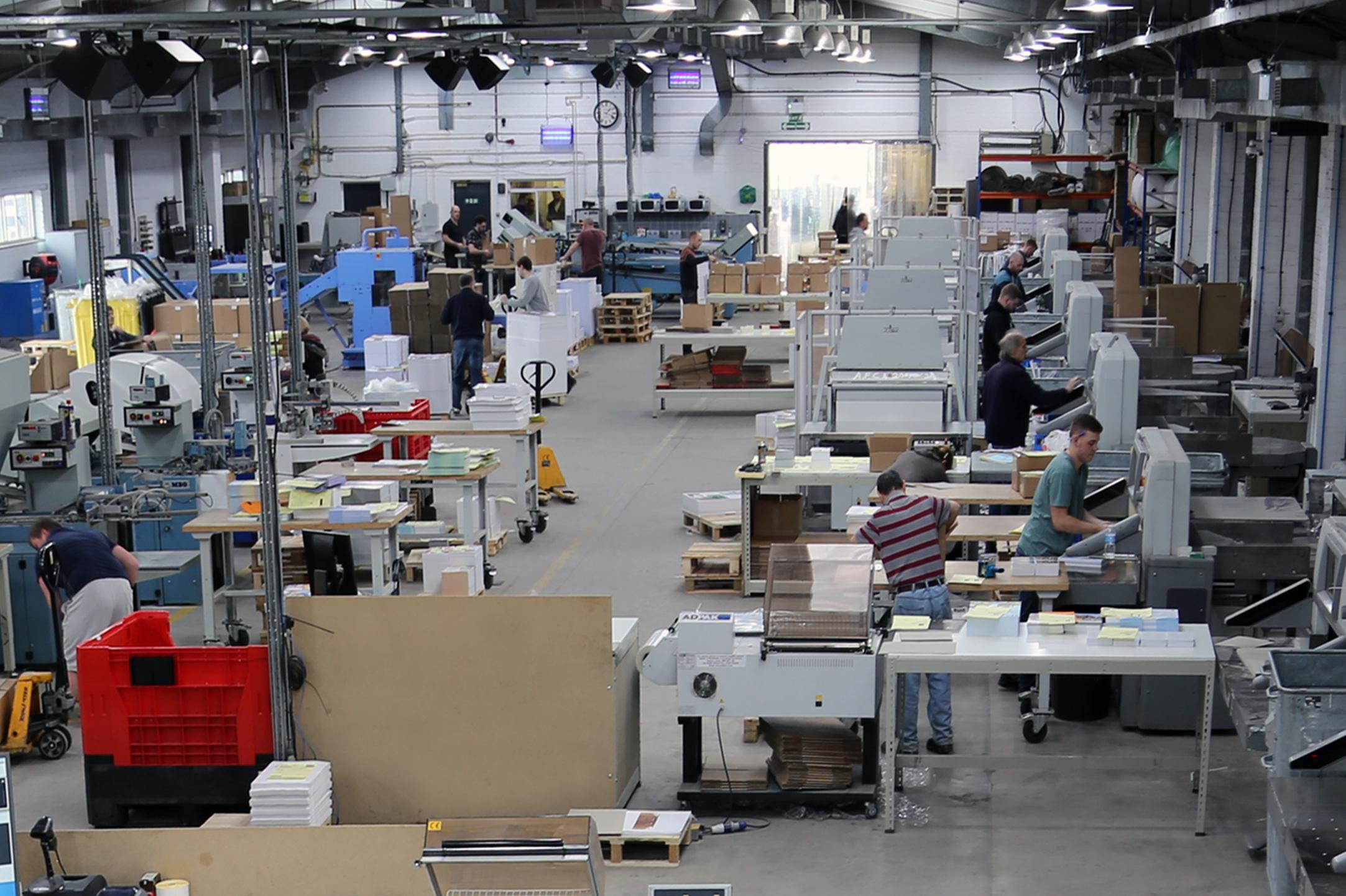 Bei den Onlineprinters können sich die Mitarbeitenden besonders freuen: Sie erhalten an Weihnachten 100 Prozent ihres Gehalts noch einmal obendrauf. Zusätzlich zahlt die Firma auch Urlaubsgeld.