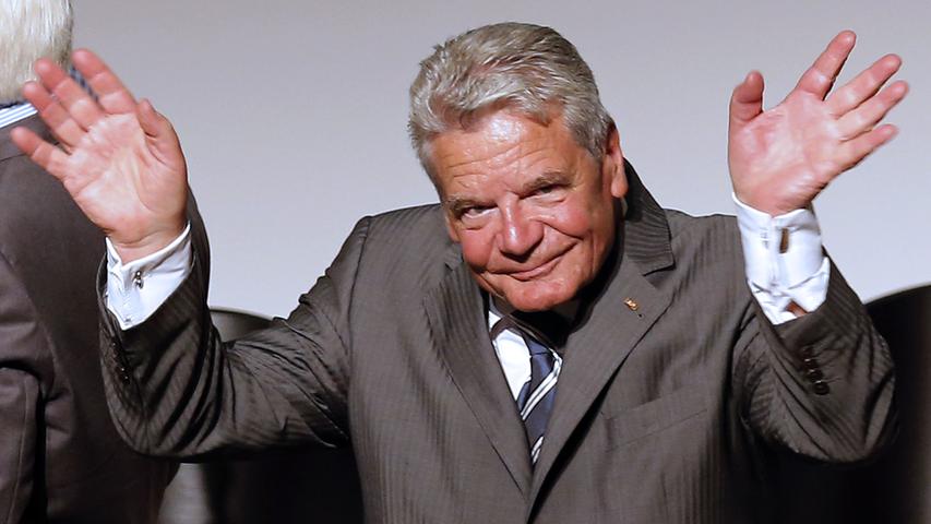 Bis zu Joachim Gauck schien es kaum vorstellbar, dass ein Bundespräsident zuvor nicht einer Partei angehört. Im Amt selbst ließen sie zwar ihre Mitgliedschaft ruhen, aber vorher hatten sie alle Kar­riere bei CDU, SPD oder FDP  gemacht.