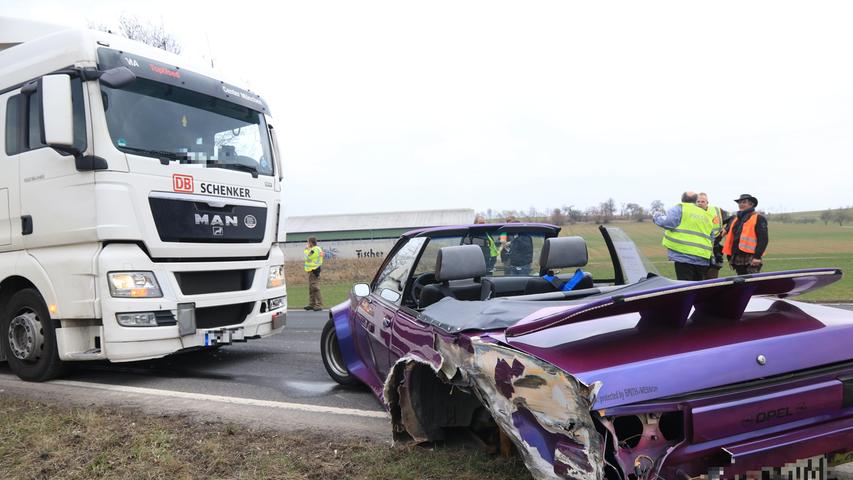 Oldtimer-Opel kollidiert bei Coburg mit Lastwagen 