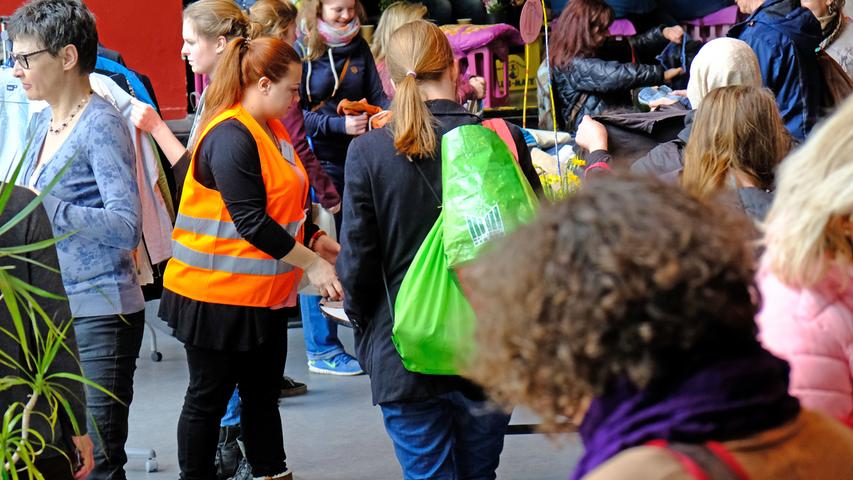 Aus alt mach neu: Großes Kleidertauschen in Fürth