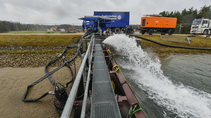 Kanal ohne Wasser: Kanalbrücke Meckenlohe trockengelegt