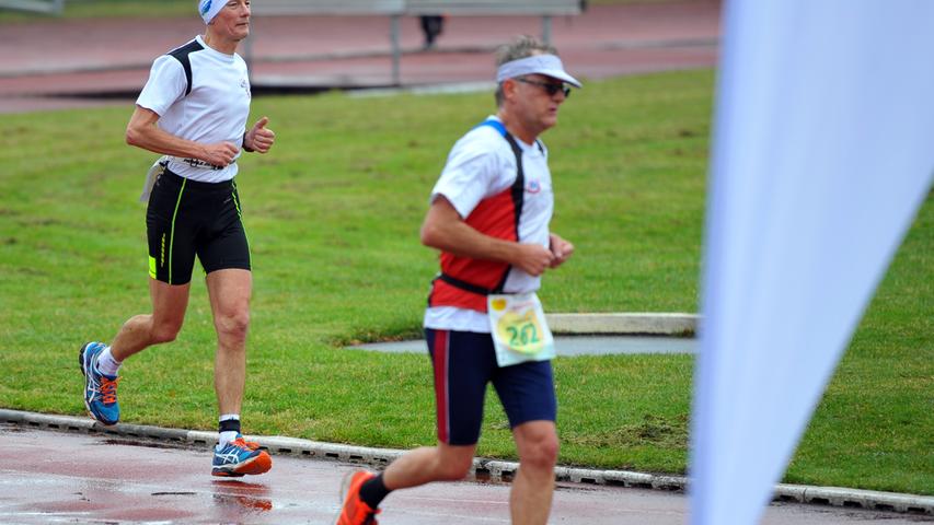 Marathon zum Welt-Down-Syndrom-Tag: Darth Vader joggt durch Fürth