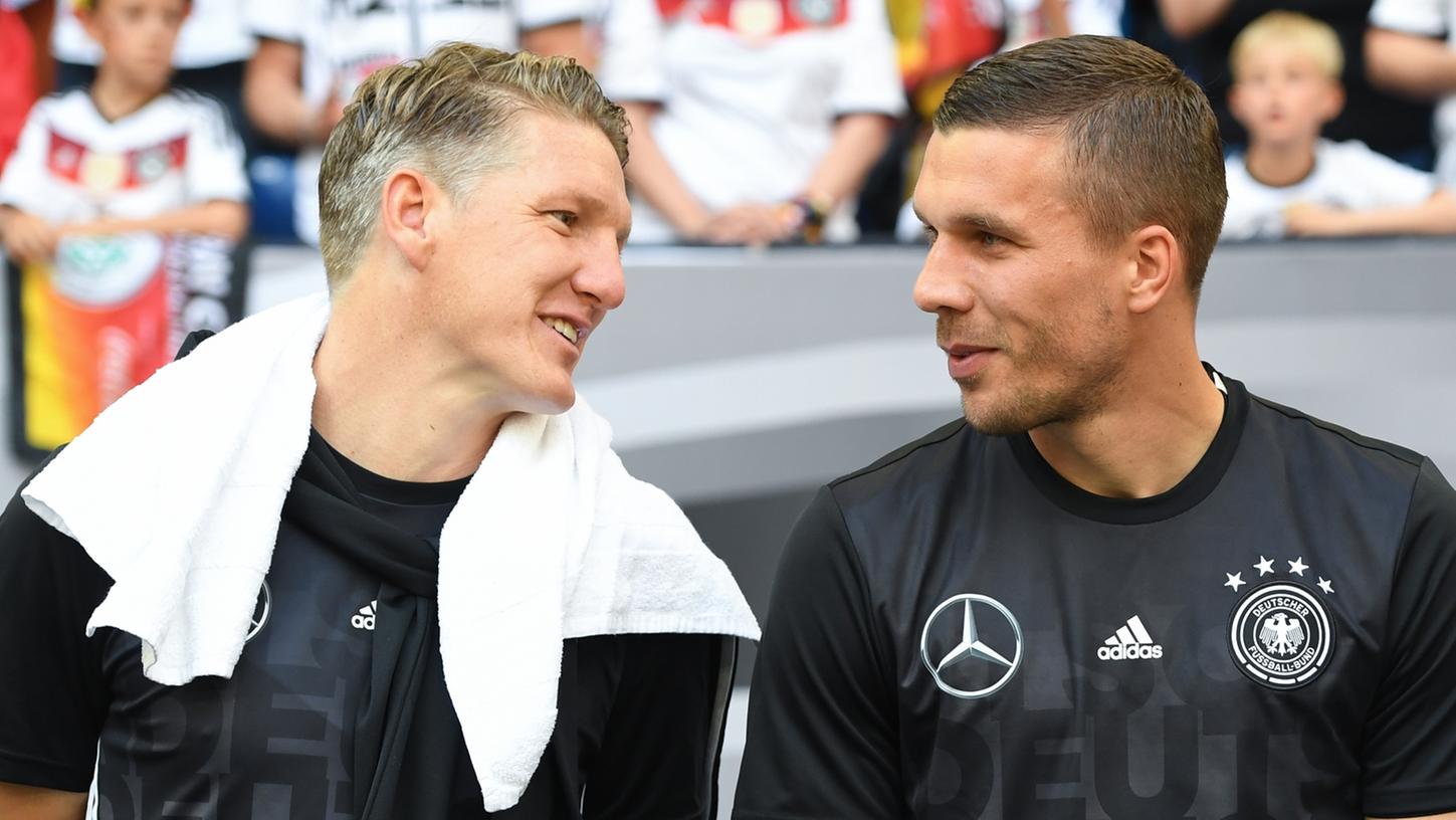 "Servus Poldi, mein Freund" schreibt Bastian Schweinsteiger (l.) an Lukas Podolski.
