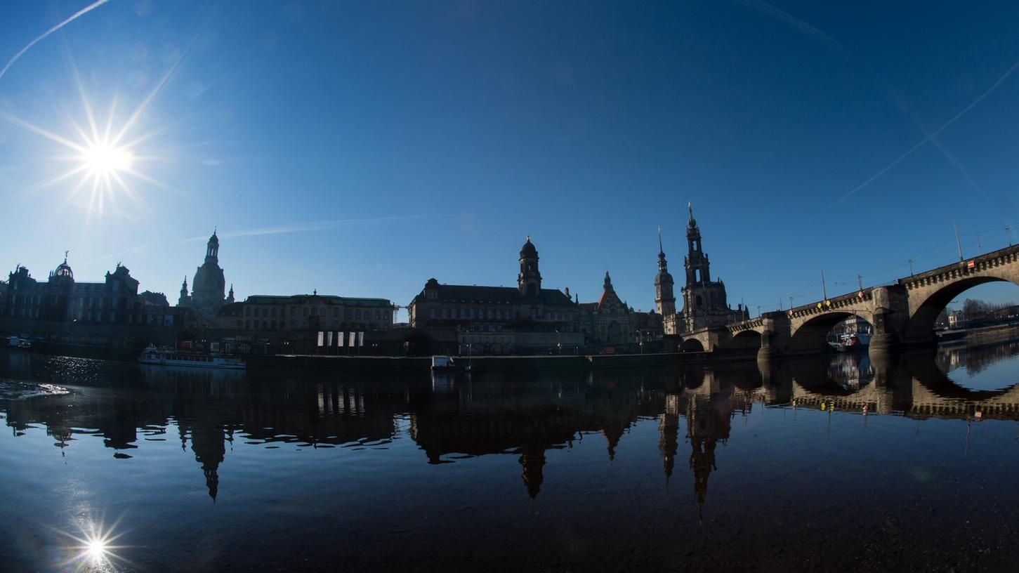 Blauer Himmel und Sonnenschein - so lässt es sich in Dresden aushalten.