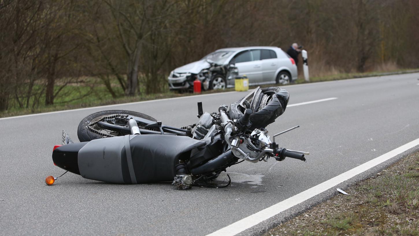 Am Montagmorgen ist es bei Herzogenaurach zu einem tödlichen Verkehrsunfall gekommen.