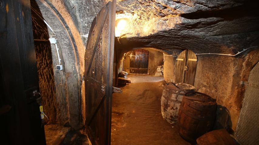 An das unterirdische Gangsystem von insgesamt rund 2000 Metern Länge schließen sich 218 Lagerkeller an.